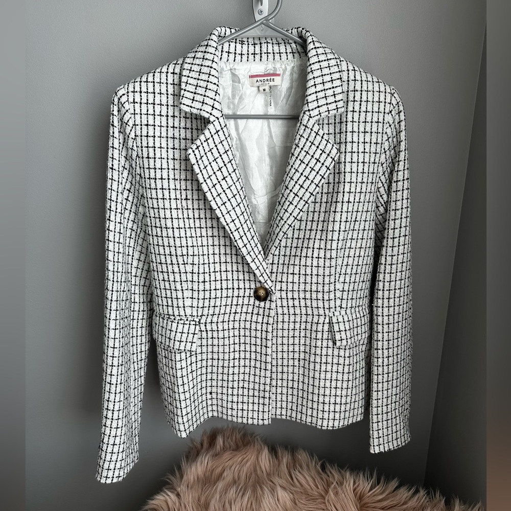 Women’s Boutique Blazer - Size Medium